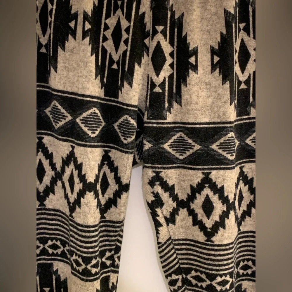 SEE YOU MONDAY LA β’ Winter Leggings - Picture 5 of 7